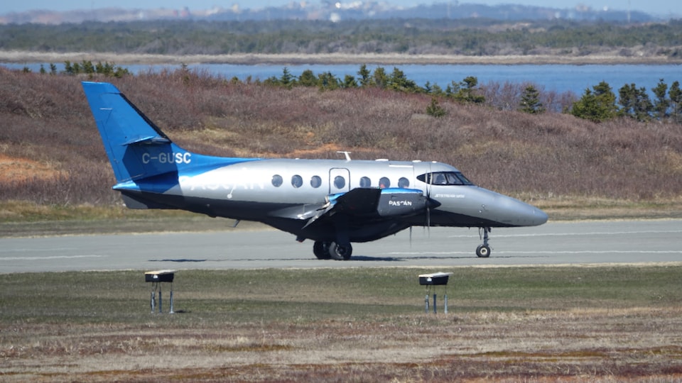 A plane from the air carrier Pascan is on the tarmac at the Îles-de-la-Madeleine airport. 