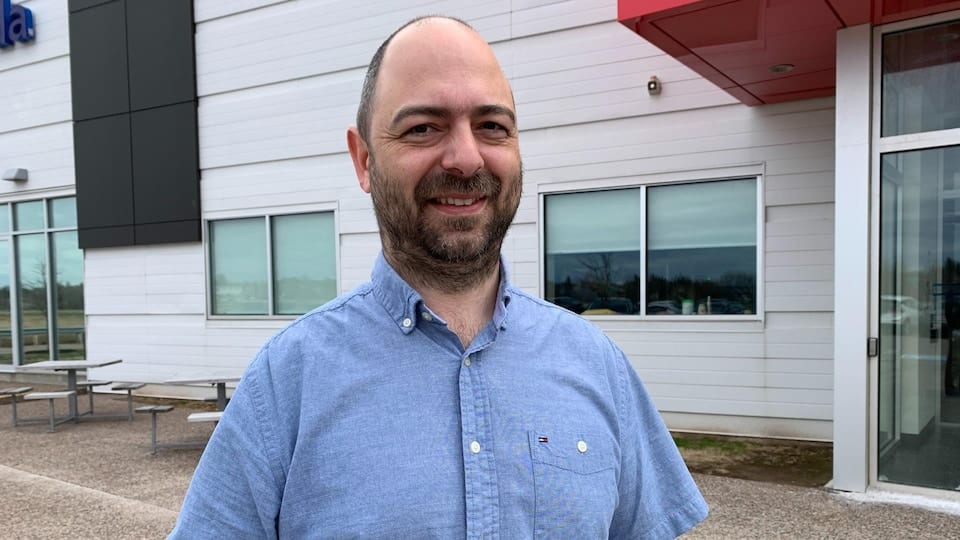 Philippe-Pierre Robichaud in front of the offices of Radio-Canada Acadie.