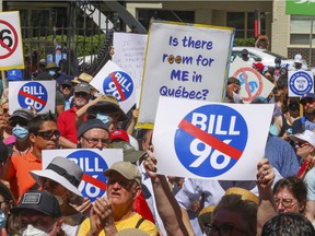 Opponents of Bill 96 participated in a protest in Montreal on Saturday, May 14, 2022. “In the end, I think the government would like it to be as difficult to get services in English here as it is to get services in English.  French in Saskatchewan,” said constitutional attorney Julius Grey.