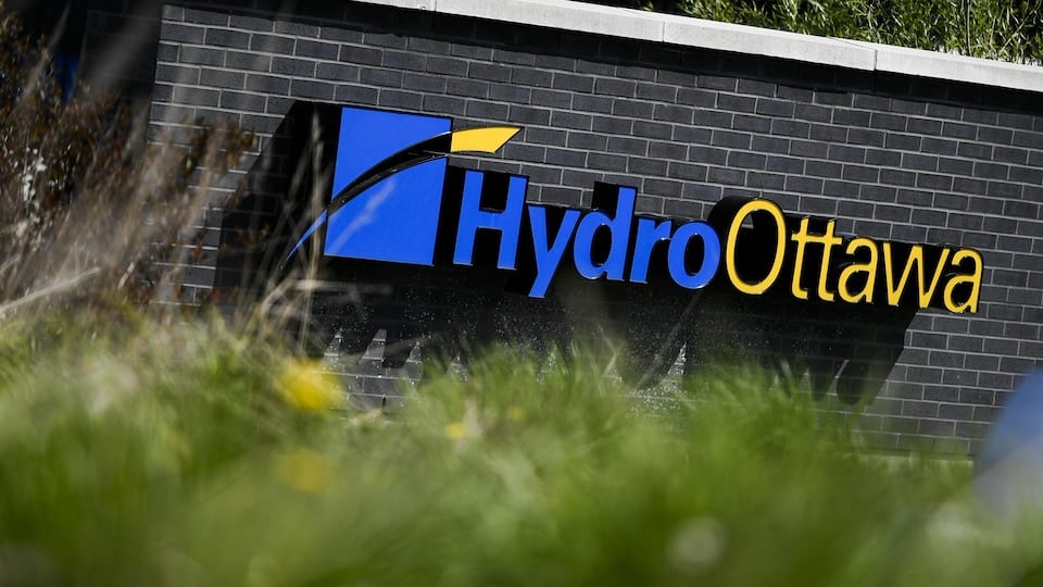 The front of the Hydro Ottawa offices.