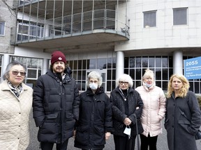 Mary Dunlop, Second from right, says the situation improved, but then deteriorated again at the Vigi Reine-Elizabeth CHSLD.