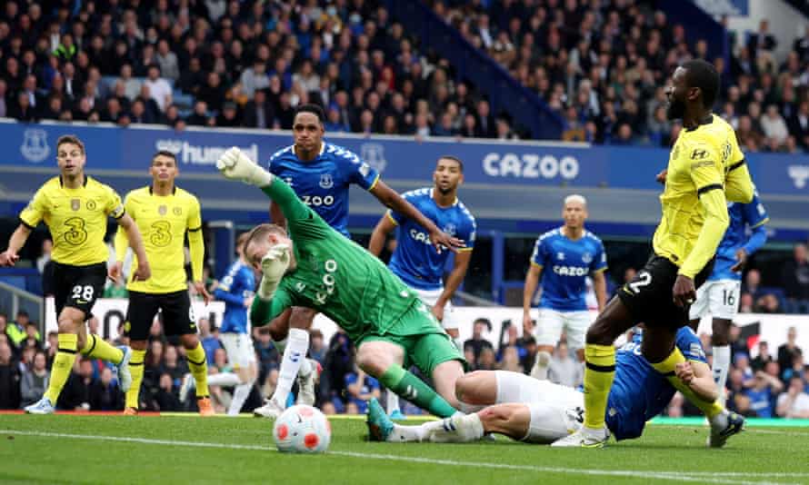 Everton's Jordan Pickford saves a shot from close range by Chelsea's Antonio Rüdiger in the second half at Goodison Park.