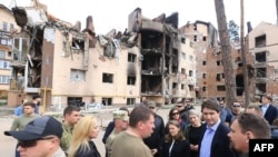 In this handout image posted May 8, 2022 on the Telegram channel of Irpin Mayor Oleksandr Markushyn (center), Canada's Prime Minister Justin Trudeau (2ndR) visits the city of Irpin on May 8, 2022 in the midst of the Russian invasion of Ukraine.  (AFP)