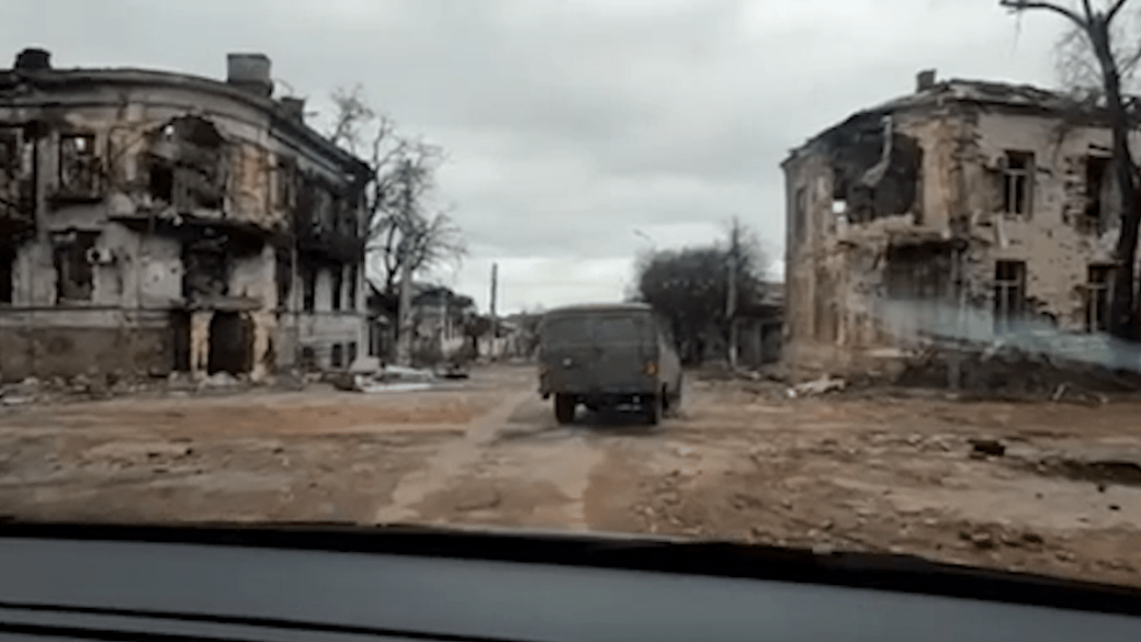 Click to play the video: 'The destruction exposed in the center of Mariupol'