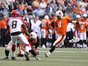McCallum attempts a field goal against the Calgary Stampeders in 2014.