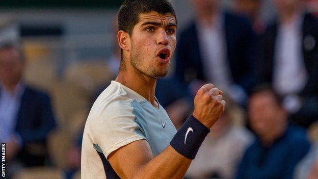 Carlos Alcaraz celebrates winning a point against Alexander Zverev in their 2022 French Open quarter-final