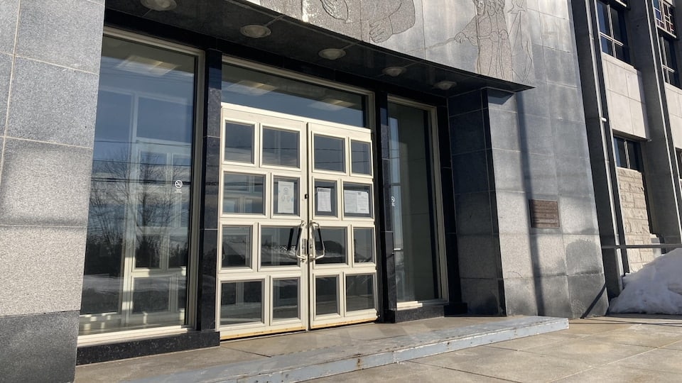 The main gate, seen from the outside, of the New Carlisle Courthouse