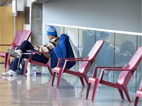 A small section of the lobby area in the Grande Bibliotheque was turned in 2020 into a lounge where people can rest, use the free wifi and spend as much time as they wish.