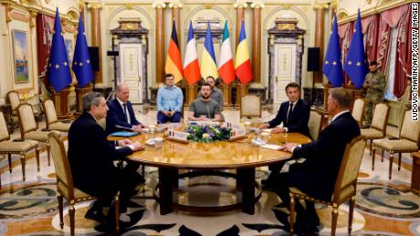 (From left) Italian Prime Minister Mario Draghi, German Foreign Minister Olaf Scholz, Ukrainian President Volodymyr Zelensky, French President Emmanuel Macron and Romanian President Klaus Iohannis meet for a working session at the Mariinsky Palace in Kyiv, on June 16, 2022. - It is the first time that the leaders of the three European Union countries have visited Kyiv since the Russian invasion of Ukraine on February 24.  They are due to meet with Ukrainian President Volodymyr Zelensky, at a time when Kyiv is pushing to join the EU. 